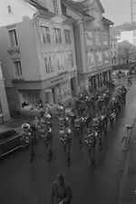 KAE, F3.13/356.1: Militärspiel auf der Hauptstrasse in Einsiedeln